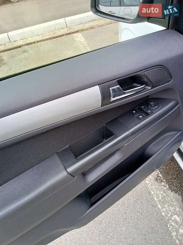 Минивэн Opel Zafira 2011 в Харькове