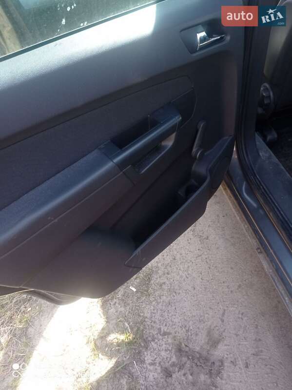 Минивэн Opel Zafira 2011 в Сарнах