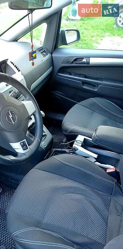 Мінівен Opel Zafira 2008 в Рівному