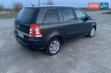 Минивэн Opel Zafira 2013 в 