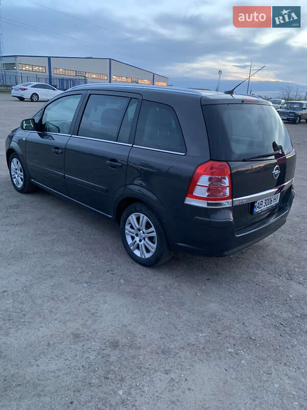 Мінівен Opel Zafira 2013 в Вінниці