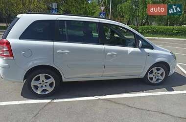 Минивэн Opel Zafira 2010 в Черкассах