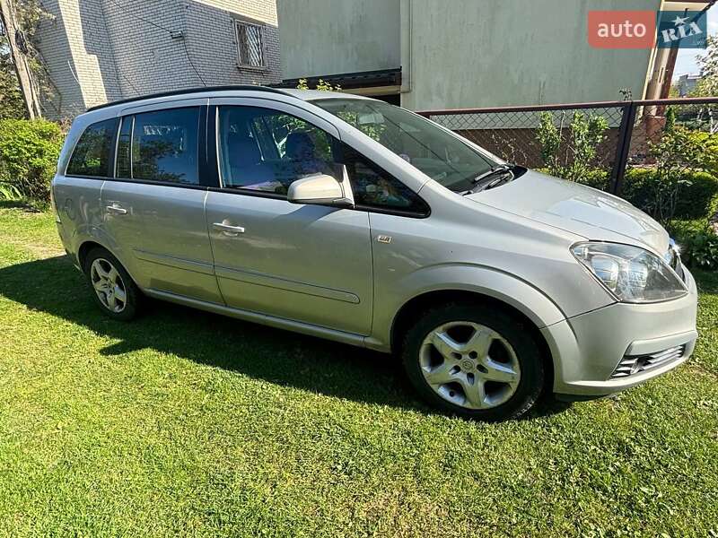 Мінівен Opel Zafira 2008 в Києві
