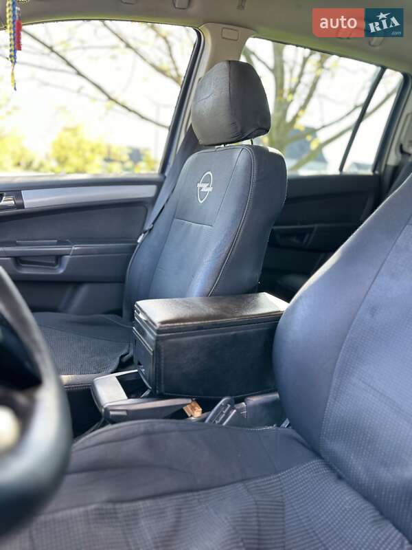 Мінівен Opel Zafira 2010 в Білій Церкві