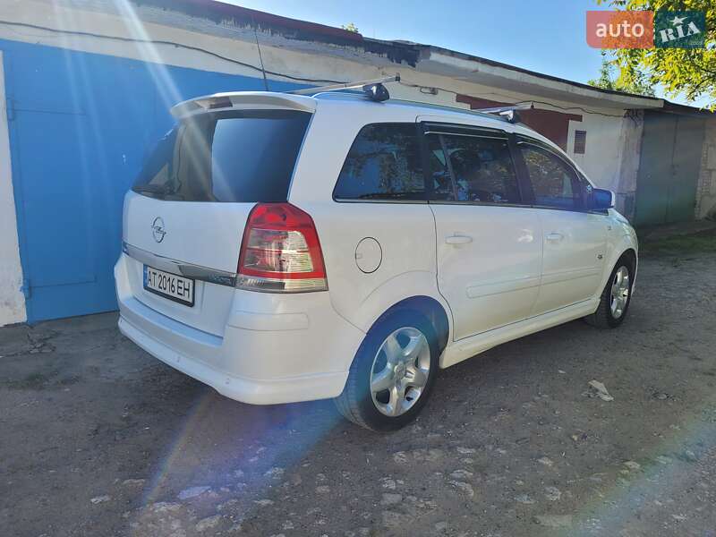 Мінівен Opel Zafira 2011 в Калуші