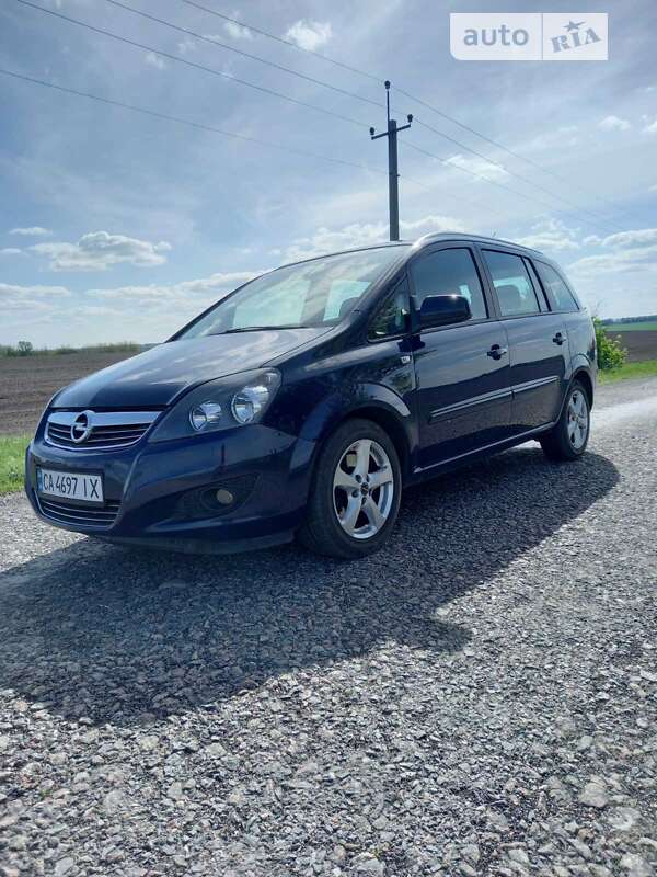 Минивэн Opel Zafira 2014 в Каменке