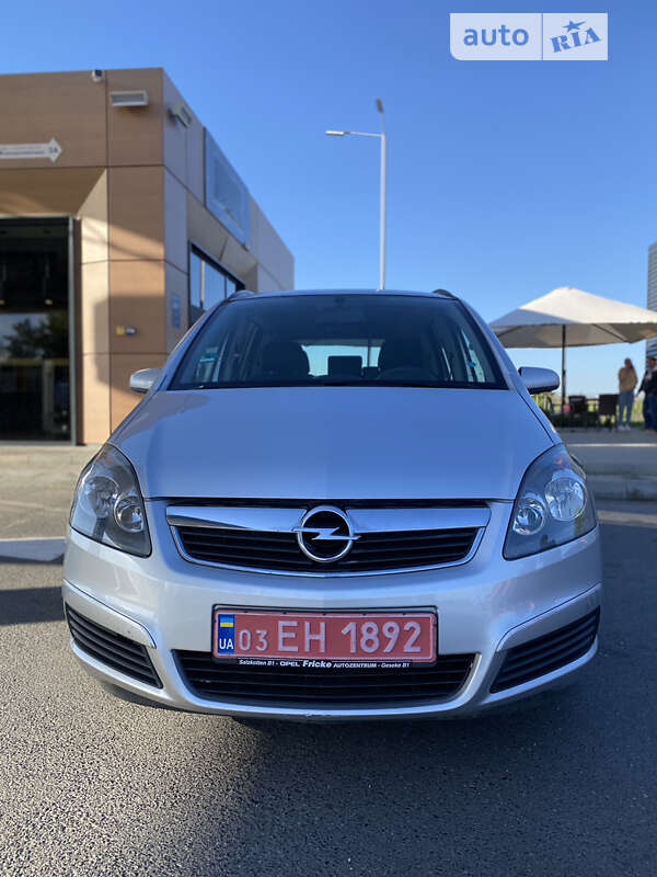 Минивэн Opel Zafira 2007 в Хороле