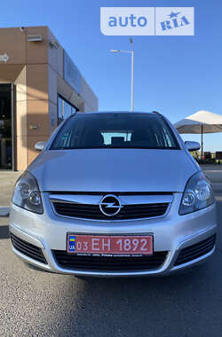 Минивэн Opel Zafira 2007 в Хороле