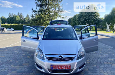 Минивэн Opel Zafira 2008 в Луцке