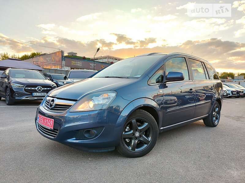 Минивэн Opel Zafira 2010 в Киеве