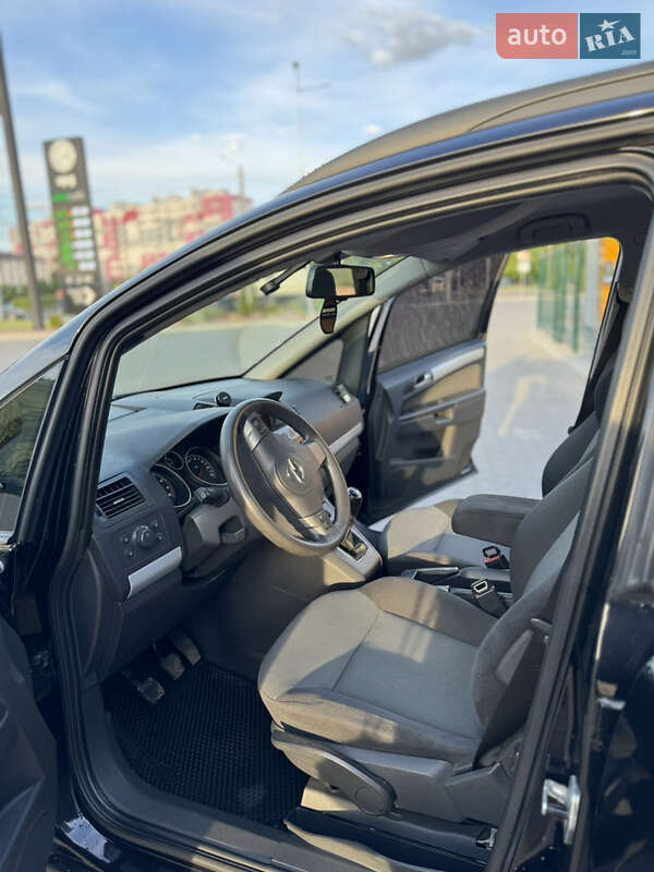 Минивэн Opel Zafira 2006 в Луцке