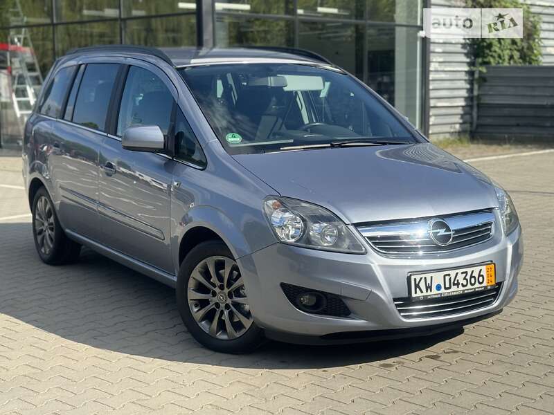 Минивэн Opel Zafira 2011 в Виннице