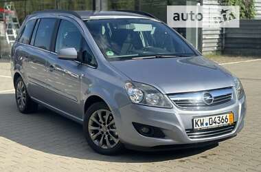 Минивэн Opel Zafira 2011 в Виннице