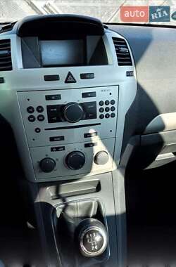 Минивэн Opel Zafira 2009 в 