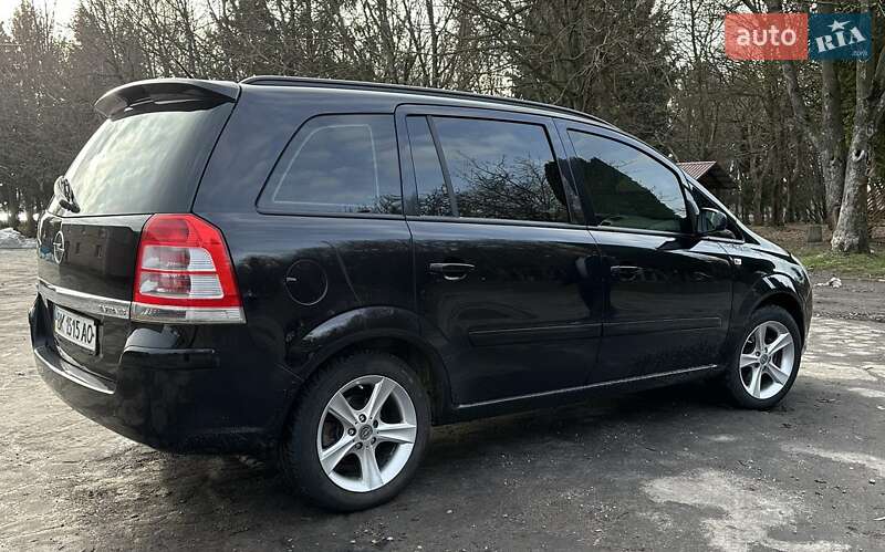 Минивэн Opel Zafira 2008 в Млинове