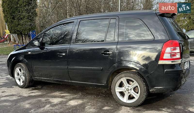Минивэн Opel Zafira 2008 в Млинове