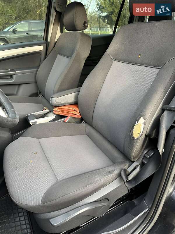 Минивэн Opel Zafira 2008 в Млинове