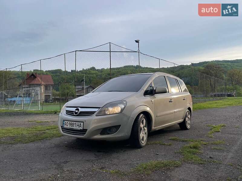 Мінівен Opel Zafira 2010 в Ужгороді