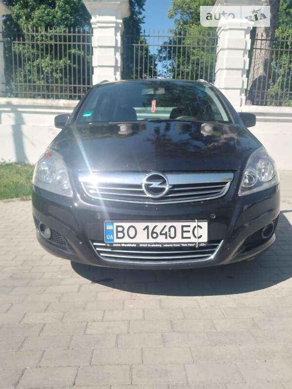 Минивэн Opel Zafira 2010 в Кременце