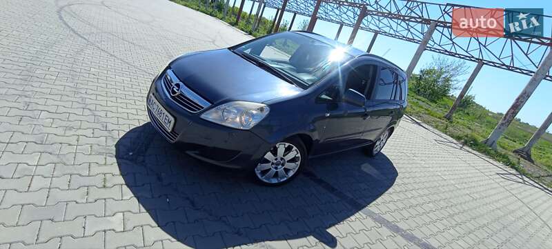 Минивэн Opel Zafira 2009 в Луцке