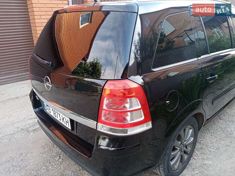 Минивэн Opel Zafira 2011 в Виннице