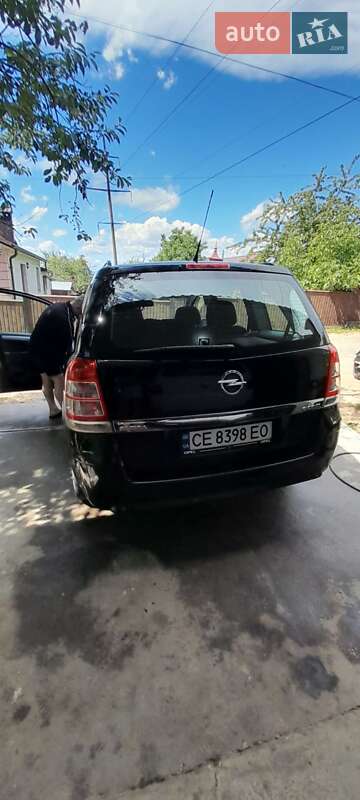 Минивэн Opel Zafira 2013 в Сторожинце