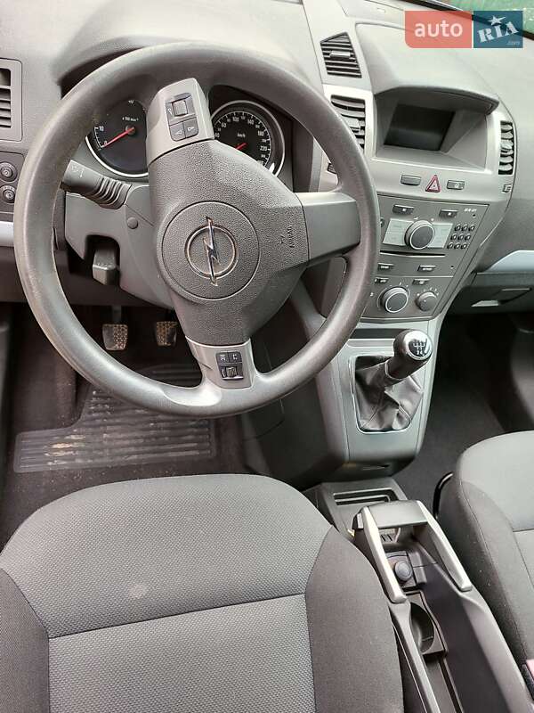 Минивэн Opel Zafira 2006 в Лубнах