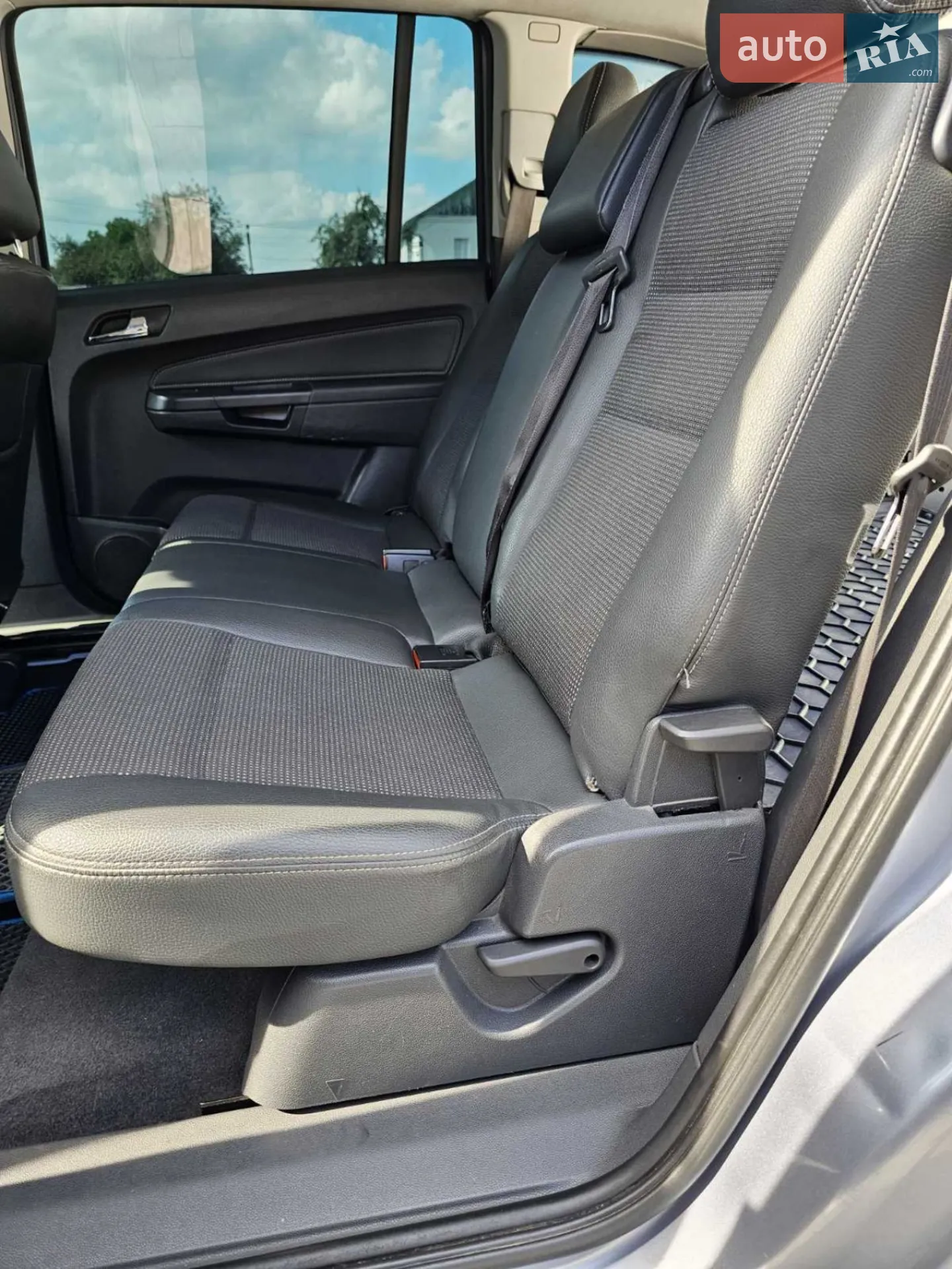 2010 Opel Zafira - мініатюра 11