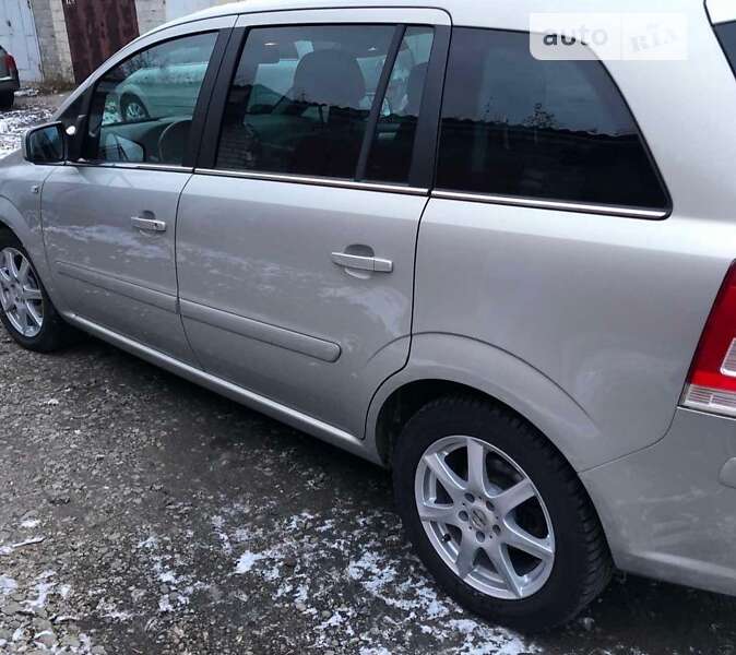 Минивэн Opel Zafira 2011 в Богодухове