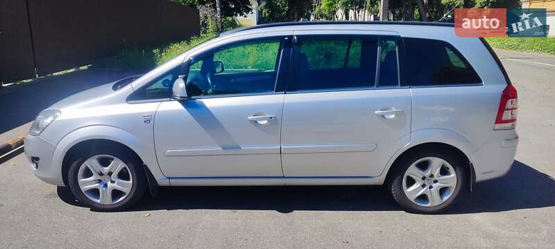 Минивэн Opel Zafira 2010 в Чернигове