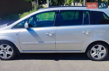 Минивэн Opel Zafira 2010 в 