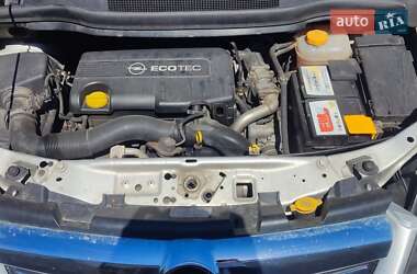 Минивэн Opel Zafira 2010 в 