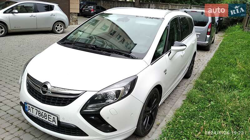 Opel Zafira 2016