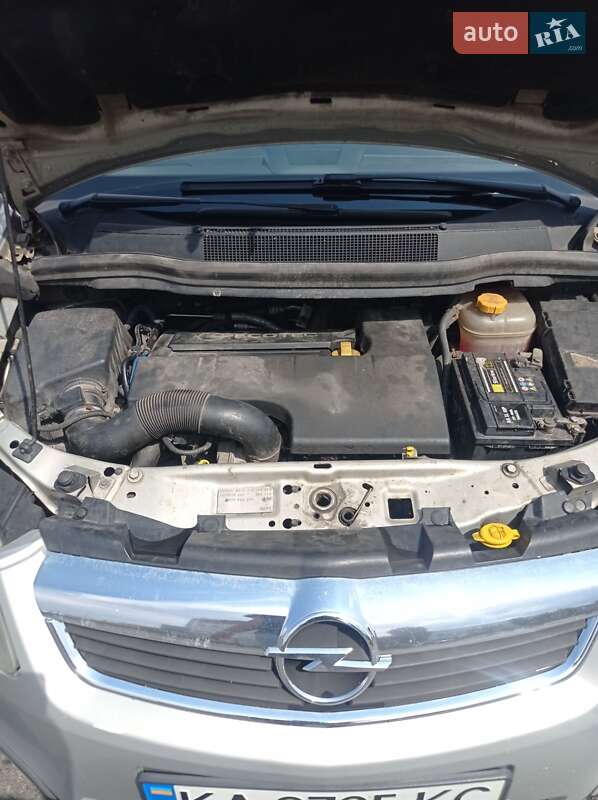 Минивэн Opel Zafira 2005 в Киеве