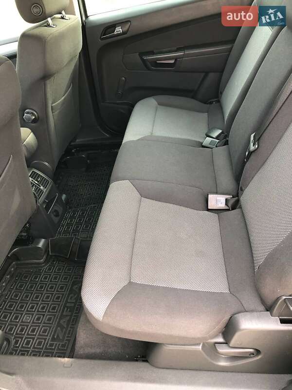 Мінівен Opel Zafira 2010 в Каневі