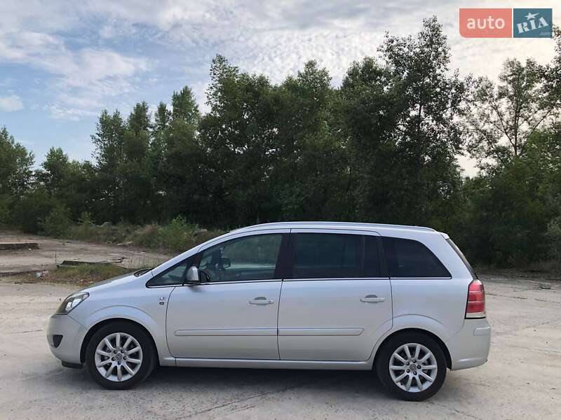 Мінівен Opel Zafira 2010 в Каневі