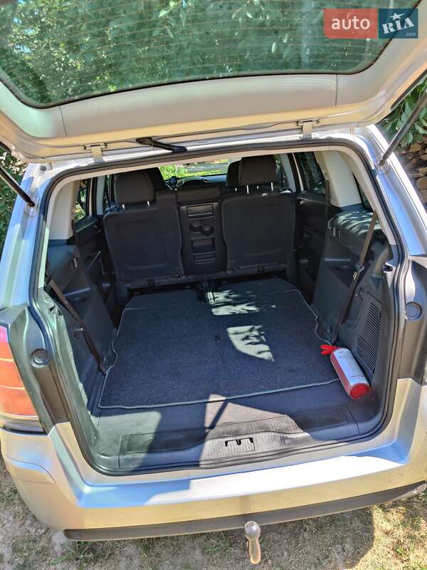 Мінівен Opel Zafira 2010 в Каневі