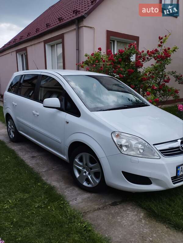 Мінівен Opel Zafira 2010 в Луцьку
