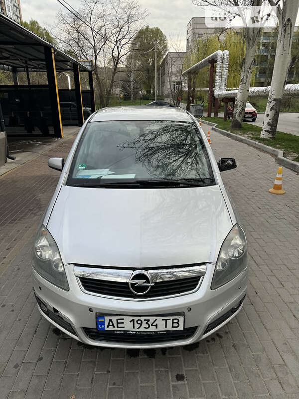 Минивэн Opel Zafira 2006 в Синельниково