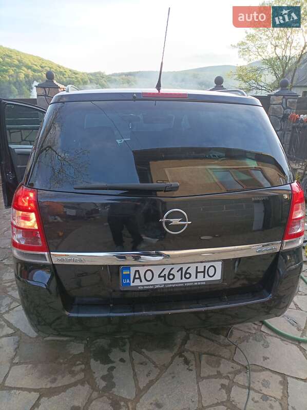 Минивэн Opel Zafira 2010 в Мукачево