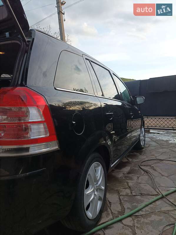 Минивэн Opel Zafira 2010 в Мукачево