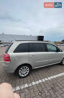 Минивэн Opel Zafira 2007 в 