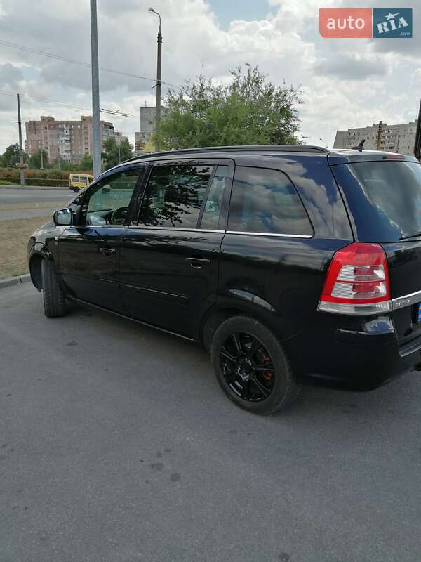 Минивэн Opel Zafira 2010 в Запорожье
