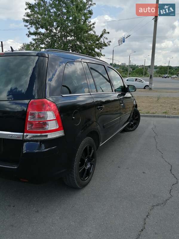 Минивэн Opel Zafira 2010 в Запорожье