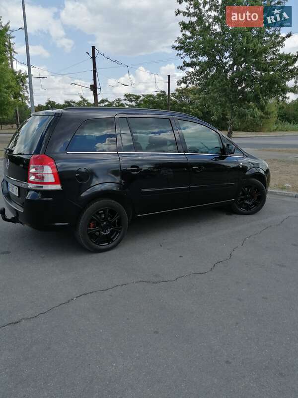 Минивэн Opel Zafira 2010 в Запорожье