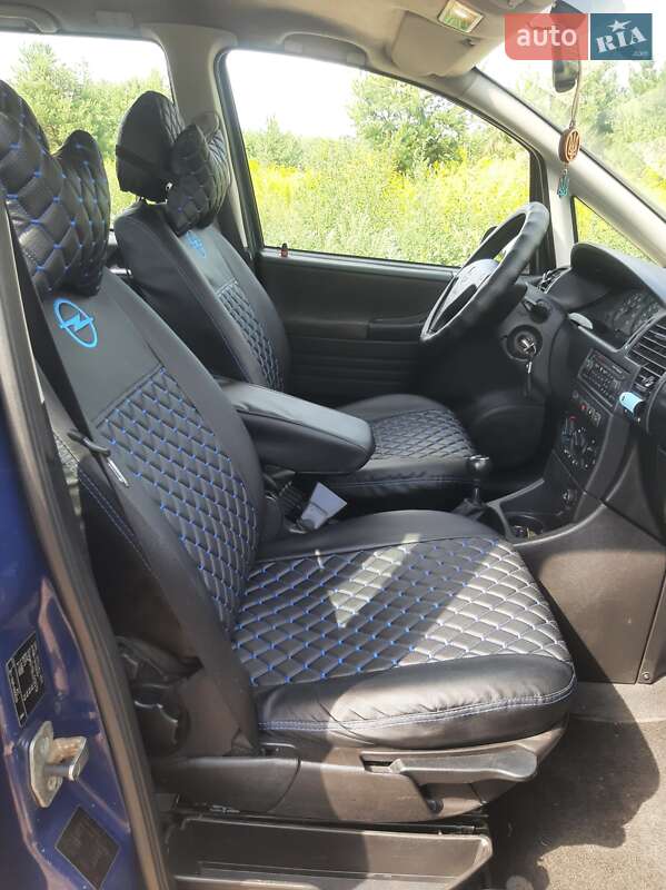 Минивэн Opel Zafira 2004 в Броварах