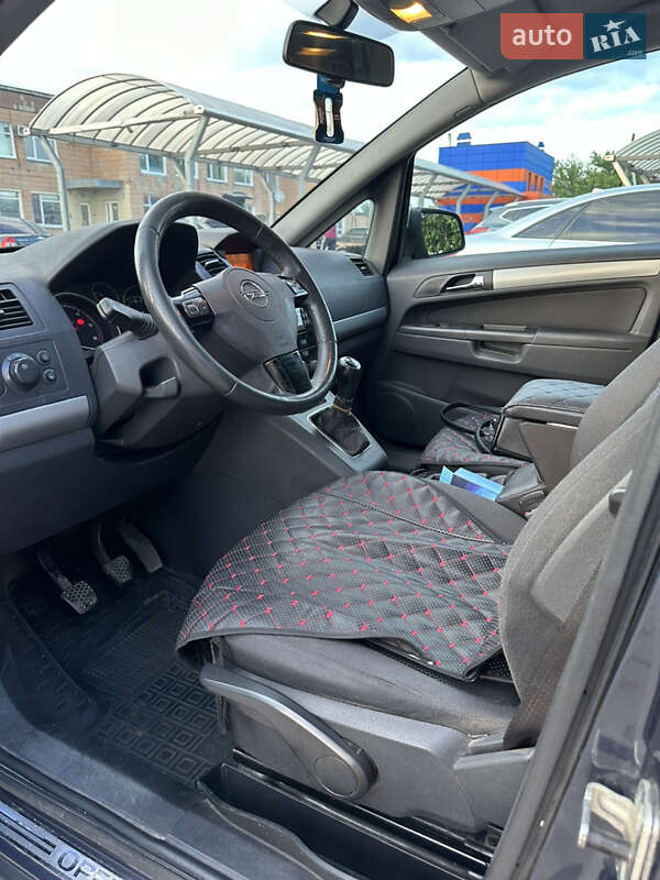 Минивэн Opel Zafira 2010 в Миргороде
