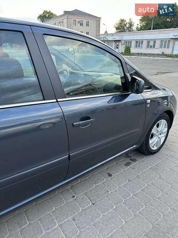 Минивэн Opel Zafira 2010 в Миргороде