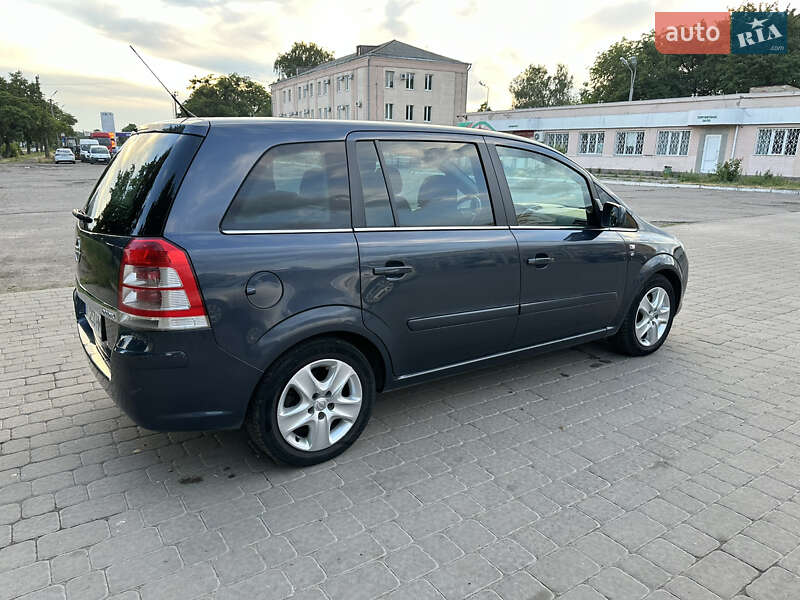 Минивэн Opel Zafira 2010 в Миргороде