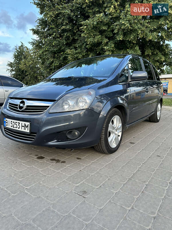 Минивэн Opel Zafira 2010 в Миргороде